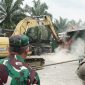 THM Diskotik Marcopolo di Kutalimbaru, Deli Serdang ditutup dan dirubuhkan menggunakan alat berat, Kamis (14/8/2025)