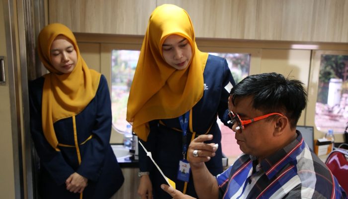 Rail Clinic KAI Sambangi Baja Linggei, Layani 200 Warga dengan Pengobatan Gratis