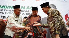 Menteri Agama RI Prof Nasaruddin Umar, diulosi oleh Kepala Kanwil Kemenag Sumut, dalam acara pembinaan ASN di Medan, Rabu (20/8/2025)