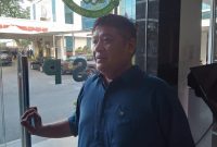 Ketua DPRD Medan, Salomo T.R. Pardede, memberikan keterangan seusai diperiksa terkait dugaan pemerasan pengusaha di Kantor Kejati Sumut, Selasa (26/8/2025)
