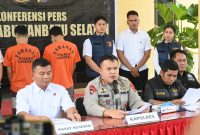 Kapolres Labusel, AKBP Aditya SP Sembiring Muham didampingi Kasat Reskrim, AKP Endang R Ginting dan Kapolsek Kampung Rakyat, AKP Ilham Lubis merilis pengungkapan kasus bunuh diri karena hamil, Rabu (27/8/2025)