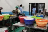 Ilustrasi - Kegiatan di sebuah dapur Satuan Pendidikan Penyelenggara Gizi (SPPG).