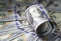 Mata uang dolar AS melemah terhadap mata uang dunia setelah pidato Ketua The Fed Jerome Powell di Jackson Hole menyatakan membuka peluang penurunan bunga The Fed pada September 2025, meski tidak berkomitmen.