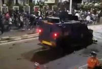 Mobil Rantis Brimob tabrak ojol saat aksi demonstrasi