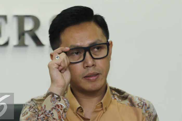 Partai Amanat Nasional (PAN) memutuskan untuk menonaktifkan Eko Hendro Purnomo alias Eko Patrio dan Surya Utama alias Uya Kuya sebagai anggota DPR RI dari Fraksi PAN DPR RI, terhitung sejak hari Senin, 1 September 2025.

Keputusa