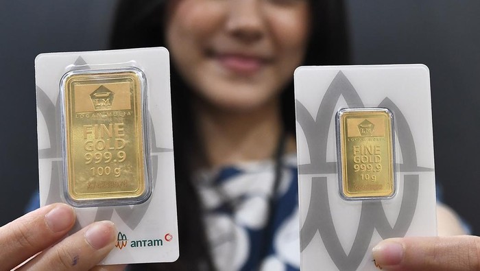 Harga Emas Antam itu turun Rp 7.000 jika dibandingkan dengan Harga pada Selasa (12/8) yang berada di level Rp 1.924.000 per gram.