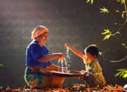 Naskah Khutbah Jumat 8 Agustus 2025: Rawatlah Ibumu, Anugerah Dunia Akhirat Merindukanmu