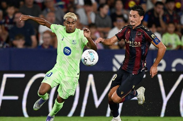 Barcelona menang 3-2 atas Levante dalam lanjutan LaLiga meski sempat tertinggal dua gol lebih dulu (Foto: REUTERS/Pablo Morano)

