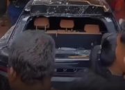 Rumah Sahroni Diserbu Massa: Mobil Mewah Merek Lexus Milik Sahroni Hancur Lebur Dirusak Warga Yang Geram!