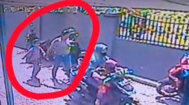 Rekaman CCTV pendulikan Anak SD di Medan Marelan, tampak Seorang perempuan dewasa yang mengenakan pakaian berwarna gelap; ia tampak berjalan tergesa-gesa sambil memegang tangan sang korban. Gerakannya menunjukkan intensi kuat membawa anak tersebut pergi. (Meta Facebook)