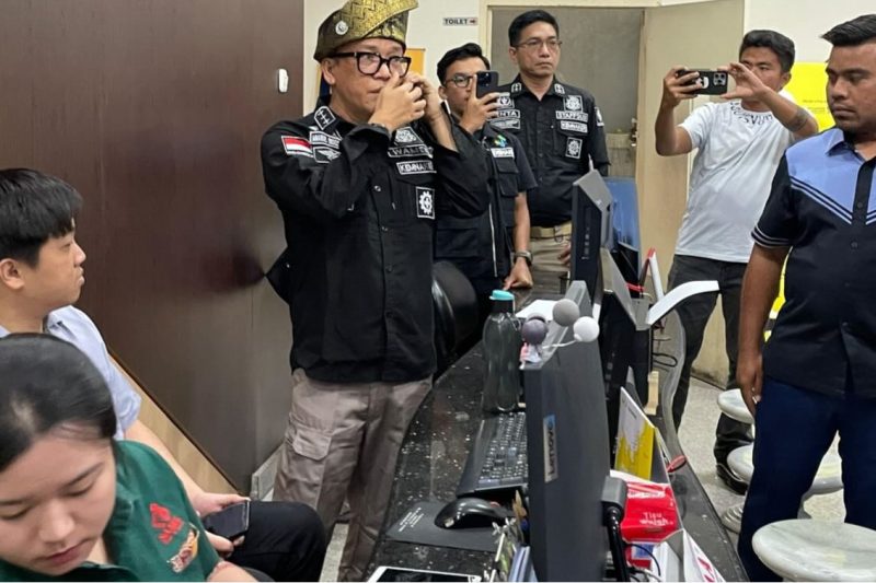 Wamenaker Immanuel Ebenezer saat melakukan sidak