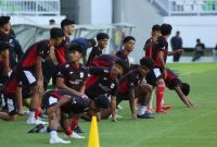 Pemain Timnas Indonesia U-17 menggelar latihan di Stadion Utama Sumatera Utara dalam rangka persiapan menghadapi Piala Kemerdekaan, 12-18 Agustus 2025.