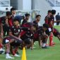 Pemain Timnas Indonesia U-17 menggelar latihan di Stadion Utama Sumatera Utara dalam rangka persiapan menghadapi Piala Kemerdekaan, 12-18 Agustus 2025.