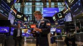 Indeks utama Wall Street ditutup melemah dipicu penurunan saham Dell, Nvidia dan saham terkait AI lainnya. Sementara itu, investor mencermati data inflasi yang menunjukkan tarif mulai menekan harga.
