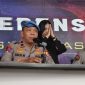 Kepala Biro Pengawasan dan Pembinaan Profesi (Karowabprof) Divpropam Polri Brigjen Pol. Agus Wijayanto (kiri) berbicara dalam konferensi pers di Gedung Divisi Humas Polri, Jakarta, Senin (1/9/20245).