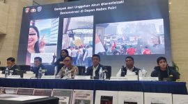 Direktorat Tindak Pidana Siber (Dittipidsiber) Bareskrim Polri menunjukkan konten yang menjadi barang bukti dalam konferensi pers di Gedung Bareskrim Polri, Jakarta, Rabu (3/9/2025). 