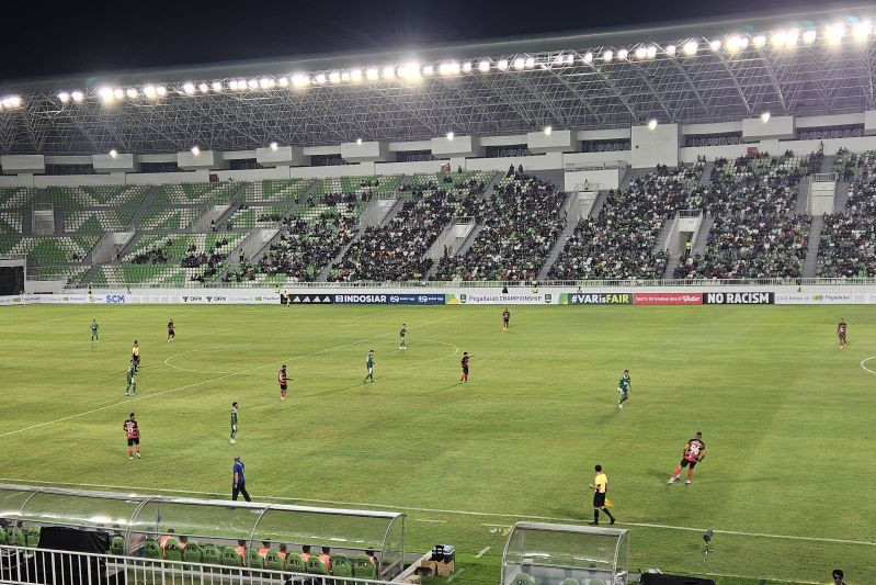 Suasana pertandingan Pegadaian Championship 2025/2026 antara PSMS Medan melawan Persekat Tegal di Stadion Utama Sumatera Utara, Deli Serdang, Jumat (12/9/2025).