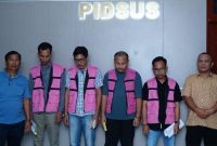 Penyidik Pidsus Kejati Sumut melakukan penahanan empat tersangka baru dugaan korupsi pembangunan dan perbaikan jalan di Dinas Pekerjaan Umum dan Tata Ruang Kabupaten Batu Bara, Sumatera Utara di Kejati Sumut, Senin (1/9/2025)