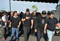 Gubernur Sumatera Utara Bobby Nasution (tengah) menyaksikan drag race berjudul The Batle of Engine Drag Race dan Drag Bike memperebutkan Piala Gubernur Sumut 2025 di Sport Centre Sumut, Stadion Utama Sumatera Utara, Sabtu (20/9/2025).