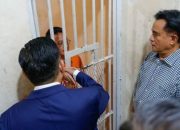 Yusril Ihza Mahendra Jenguk Aktivis Delpedro Marhaen, Pastikan Proses Hukum Berjalan Adil