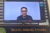 Terdakwa Nikita Mirzani menghadiri sidang secara daring dalam kasus dugaan pengancaman dan tindak pidana pencucian uang (TPPU) bos perawatan kulit (skincare), Reza Gladys di Pengadilan Negeri Jakarta Selatan, Jakarta, Kamis (4/9/2025).