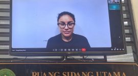 Terdakwa Nikita Mirzani menghadiri sidang secara daring dalam kasus dugaan pengancaman dan tindak pidana pencucian uang (TPPU) bos perawatan kulit (skincare), Reza Gladys di Pengadilan Negeri Jakarta Selatan, Jakarta, Kamis (4/9/2025).