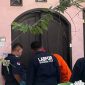 Tim Inafis Polda Jabar dan Polres Indramayu saat melakukan olah TKP di lokasi penemuan lima jenazah korban di Keluarahan Paoman, Indramayu, Jawa Barat, Selasa (2/9/2025) petang