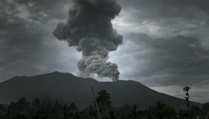 Gunung Marapi Meletus Lagi, Kolom Abu Capai 1.000 Meter, Status Waspada Level II