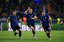 Davide Frattesi merayakan mencetak gol keempat timnya dalam pertandingan sepak bola leg kedua semifinal Liga Champions antara Inter Milan vs Barcelona di Stadion Giuseppe Meazza di Milan pada 6 Mei 2025.(Photo by Marco BERTORELLO / AFP)