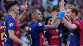 Pemain depan Barcelona Raphinha merayakan gol keempatnya bersama rekan satu timnya selama pertandingan sepak bola Liga Spanyol antara FC Barcelona dan Real Madrid CF di Estadi Olimpic Lluis Companys di Barcelona, ??pada 11 Mei 2025.(AFP/LLUIS GENE)
