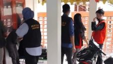 Sejumlah petugas dari Kejaksaan Negeri Langkat melakukan penggeledahan pada sejumlah ruangan di Dinas Pendidikan Langkat, Kamis.