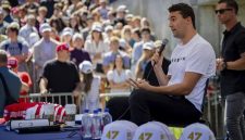 Komentator politik konservatif sekaligus pendiri organisasi mahasiswa Turning Point USA, Charlie Kirk
