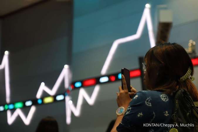Indeks Harga Saham Gabungan (IHSG) bergerak fluktuatif dan berakhir melemah 3,214 poin atau 0,04% ke level 8.121,987 di pasar spot