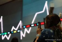 Indeks Harga Saham Gabungan (IHSG) naik usai BI memangkas suku bunga acuan