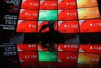 Indeks Harga Saham Gabungan (IHSG) ditutup melemah 18,51 poin atau 0,23% ke 7.867,34 di pasar spot