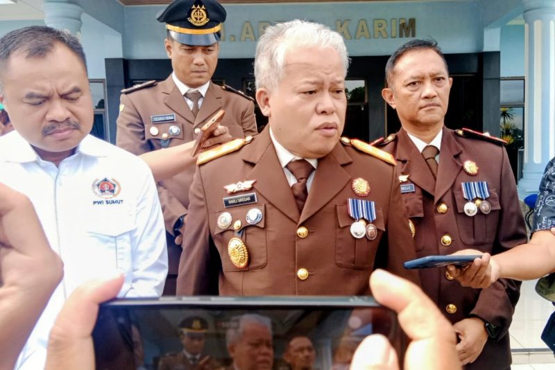 Kepala Kejati Sumut, Harli Siregar memberikan keterangan terkait perkembangan dugaan korupsi pengadaan kapal tunda Pelindo, Selasa (2/9/2025)