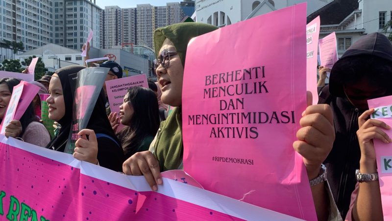Massa Aksi Women’s March Medan: Tunjang Mundur Rezim Kekerasan. Foto: Topikseru.com/Agus Sinaga