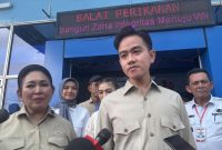 Wakil Presiden Gibran Rakabuming Raka memberikan keterangan usai melakukan panen budi daya lobster di Balai Perikanan Budi Daya Laut di Batam, Kepulauan Riau, Rabu (10/9/2025).