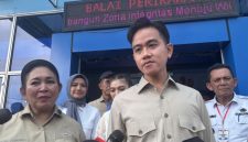 Wakil Presiden Gibran Rakabuming Raka memberikan keterangan usai melakukan panen budi daya lobster di Balai Perikanan Budi Daya Laut di Batam, Kepulauan Riau, Rabu (10/9/2025).