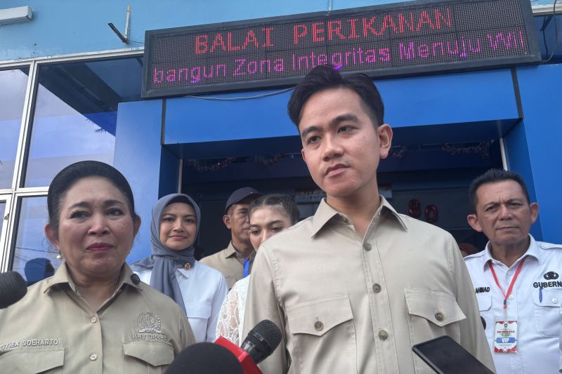 Wakil Presiden Gibran Rakabuming Raka memberikan keterangan usai melakukan panen budi daya lobster di Balai Perikanan Budi Daya Laut di Batam, Kepulauan Riau, Rabu (10/9/2025).