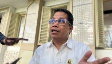 Direktur Jenderal Minyak dan Gas Bumi (Migas) Kementerian Energi dan Sumber Daya Mineral (ESDM) Laode Sulaeman memberi keterangan ketika ditemui di Kantor Kementerian ESDM, Jakarta, Senin (8/9/2025). Foto: Antara