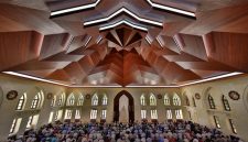Khutbah Jumat 12 September 2-25: Meraih Kebahagiaan Dunia Akhirat dengan Sedekah