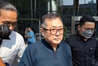 Komisaris PT Dosni Roha Logistik (PT DRL) Bambang Rudijanto Tanoesoedibjo alias Rudy Tanoe bungkam usai diperiksa tim penyidik KPK sebagai saksi kasus dugaan korupsi penyaluran bantuan sosial (bansos) beras di Gedung Merah Putih KPK, Jakarta Selatan, Kamis (14/12/2023).