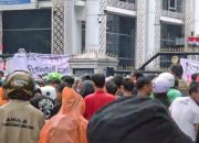 Didatangi Massa Aksi, Ketua DPRD Sumut Akhirnya Temui Massa: Janji Berbenah