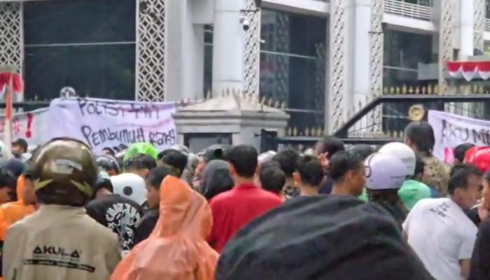 Didatangi Massa Aksi, Ketua DPRD Sumut Akhirnya Temui Massa: Janji Berbenah