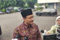 Menteri Sosial (Mensos) Saifullah Yusuf memberikan keterangan saat hendak menghadiri rapat terbatas di Istana Kepresidenan Jakarta, Kamis (4/9/2025).