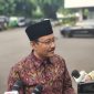 Menteri Sosial (Mensos) Saifullah Yusuf memberikan keterangan saat hendak menghadiri rapat terbatas di Istana Kepresidenan Jakarta, Kamis (4/9/2025).