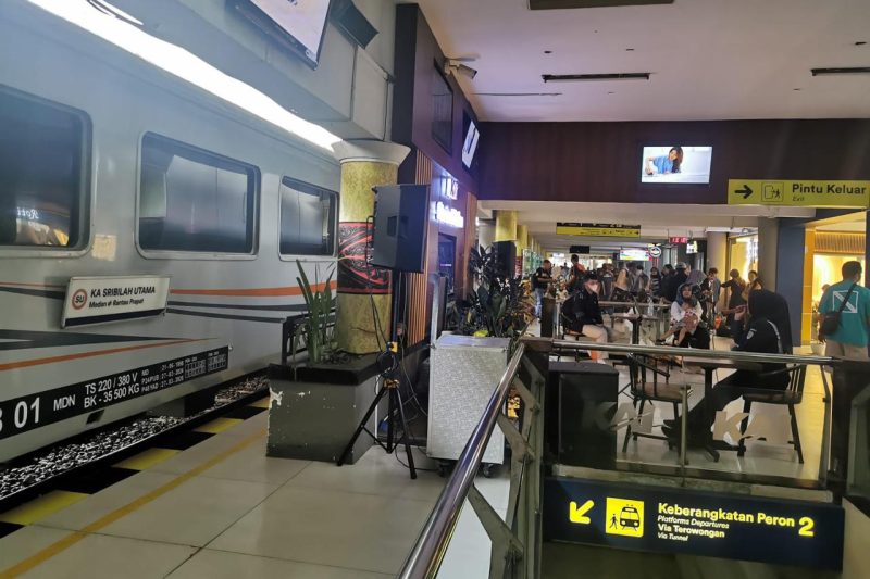 Terjadi lonjakan penumpang Kereta Api pada libur panjang hari Maulid Nabi pekan ini. PT KAI menambah kapasitas tempat duduk penumpang.