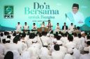 Ketua Umum Dewan Pimpinan Pusat Partai Kebangkitan Bangsa Abdul Muhaimin Iskandar (keempat kiri) dalam acara 