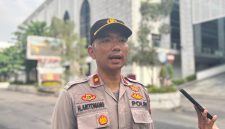 Kapolsek Medan Baru, Komisaris Polisi Hendrik Aritonang saat memberikan keterangan perihal misteri kematian jurnalis online, Nicolas Saragih, Medan,Sumatera Utara, Senin (8/9/2025).Foto: Topikseru.com/Agus Sinaga